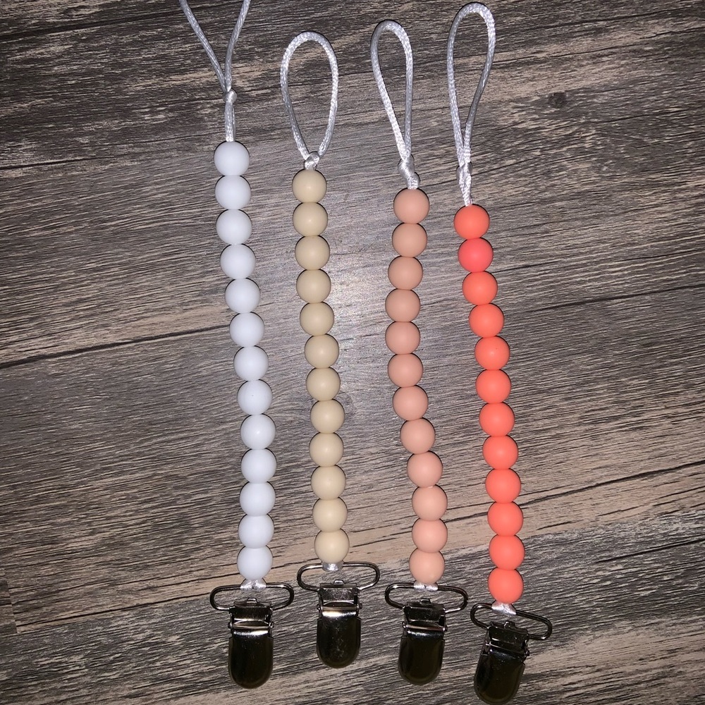 PACIFIER CLIPS